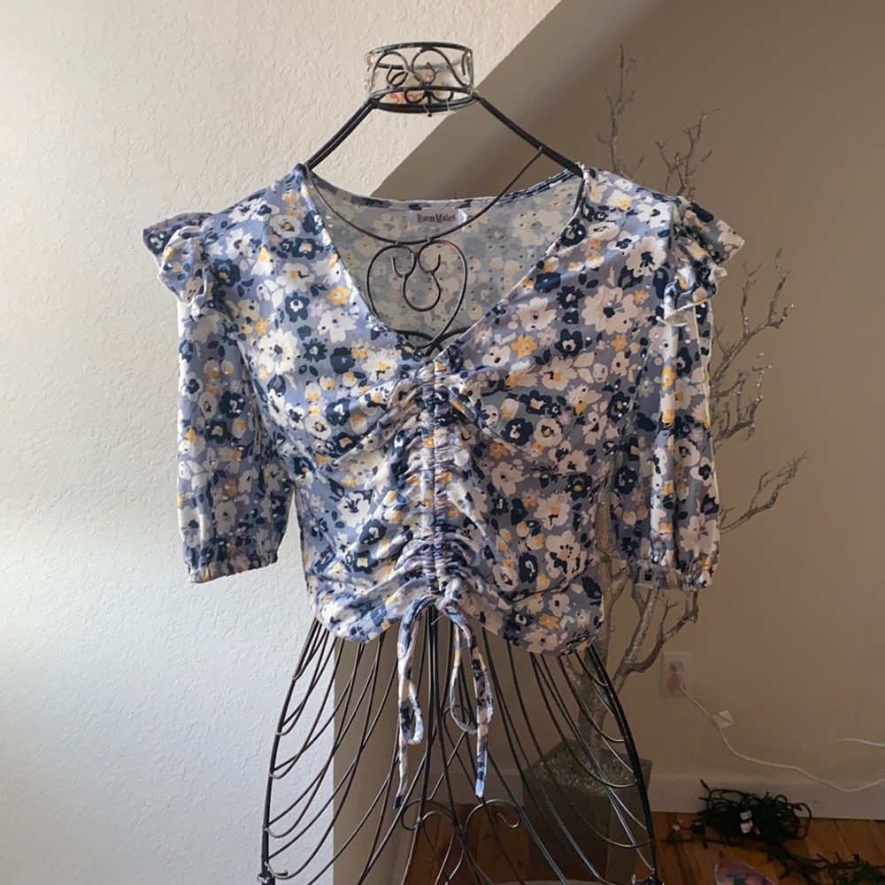 Roommates floral shirt🔴